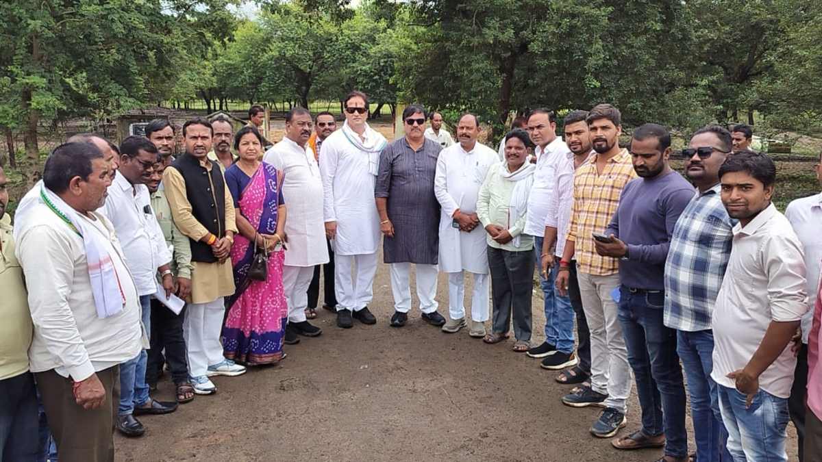 गायों की मौत मामला : कांग्रेस की जांच टीम पहुंची समोदा गौठान, भाजपा सरकार पर लगाए आरोप