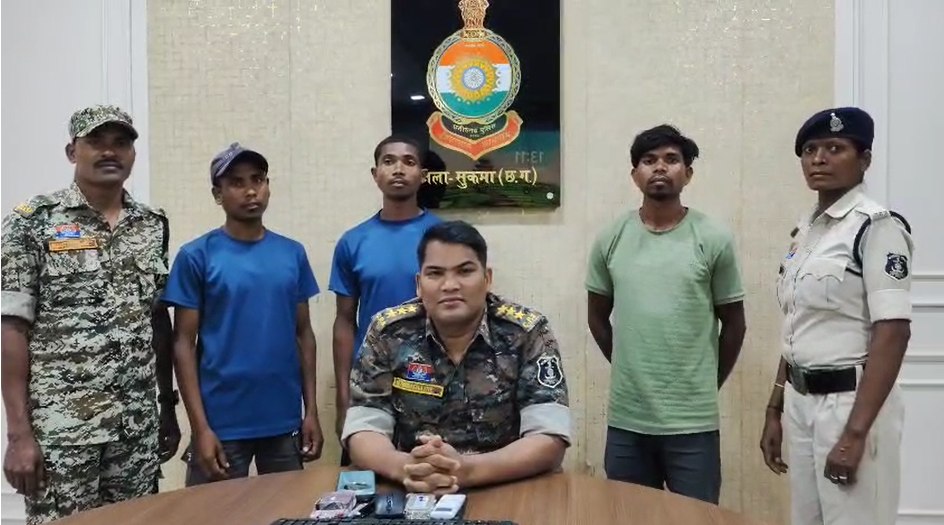 माओवादियों की आईईडी ब्लास्ट की साजिश नाकाम, सुरक्षाबलों ने विस्फोटकों के साथ 3 नक्सलियों को किया गिरफ्तार