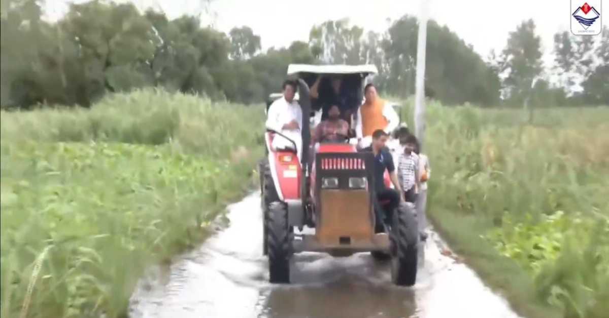 आपदा भी नहीं रोक सकी! लोगों से मिलने ट्रैक्टर पर सवार होकर मिलने पहुंचे CM धामी, समस्या सुनकर दिया हर संभव मदद पहुंचाने का भरोसा