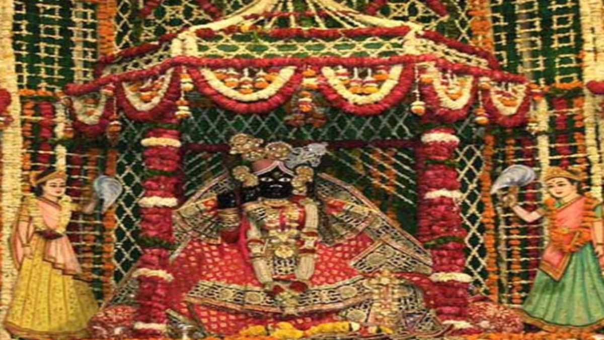 बांके बिहारी मंदिर में विशेष प्रसाद से होती है कार्यसिद्धि, इस तरह लगाया जाता है ठाकुर जी को भोग …