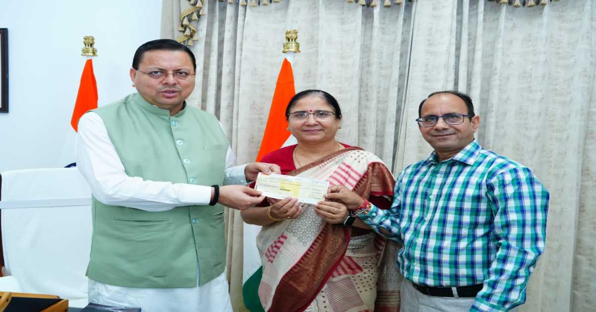 मुसीबत में एक कदम मदद के लिएः दून विश्वविद्यालय के शिक्षकों, अधिकारियों और कर्मचारियों ने मुख्यमंत्री राहत कोष में दी सहायता राशि, CM धामी ने कही ये बात…