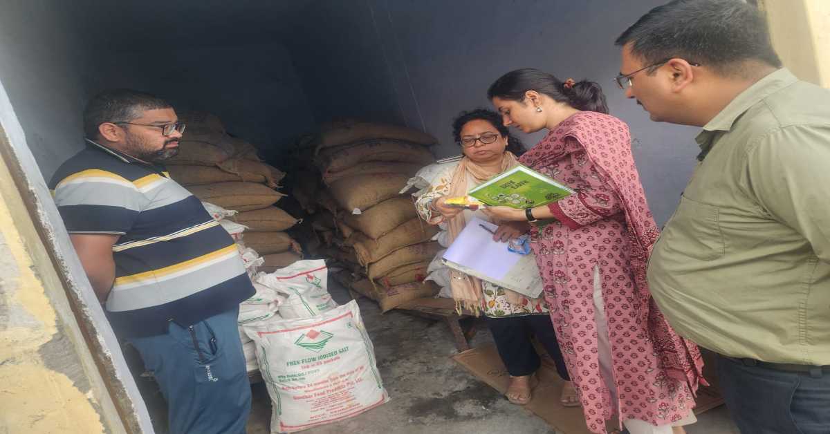 गुणवत्ता से कोई समझौता नहीं! मिलावटी नमक की शिकायत के बाद एक्टिव हुआ धामी सरकार का सिस्टम, औचक निरीक्षण कर दी ये सख्त हिदायत…
