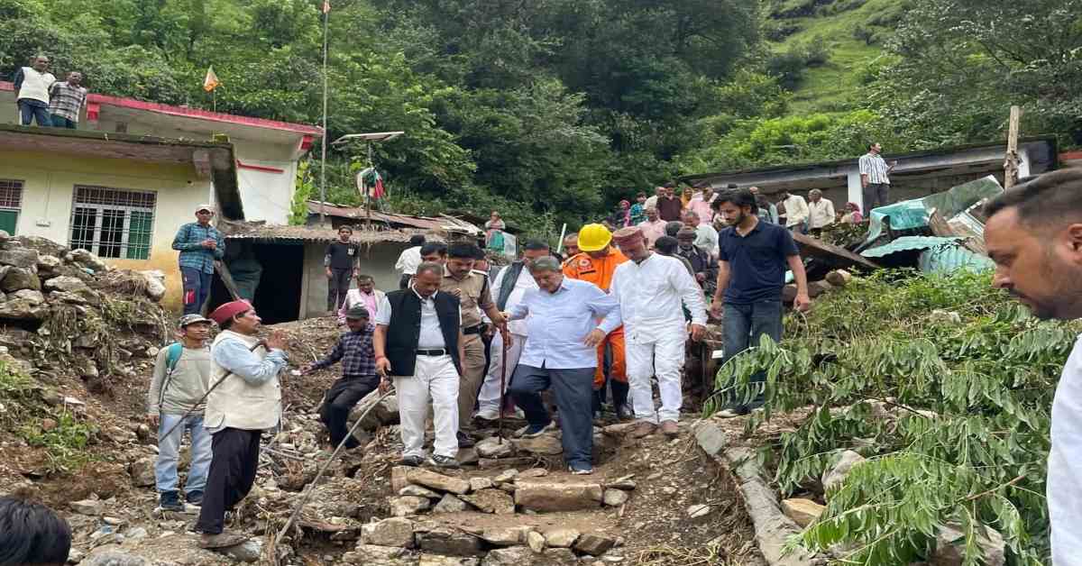 ‘हम निरंतर दबाव बनाए रखेंगे’ : आपदा प्रभावित बैसानी गांव पहुंचे हरीश रावत, सीएम से की प्रभावितों को पुनर्वासित करने की मांग