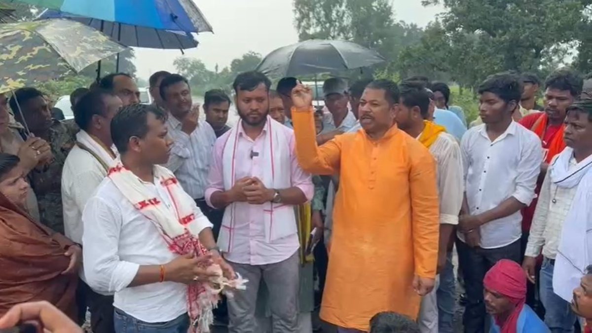 लुत्ती डैम हादसा: आक्रोशित ग्रामीणों ने किया चक्का जाम, मृतक के परिजनों को मुआवजा और सरकारी नौकरी देने की मांग, हादसे में बहे 6 के शव बरामद, एक मासूम अब भी लापता
