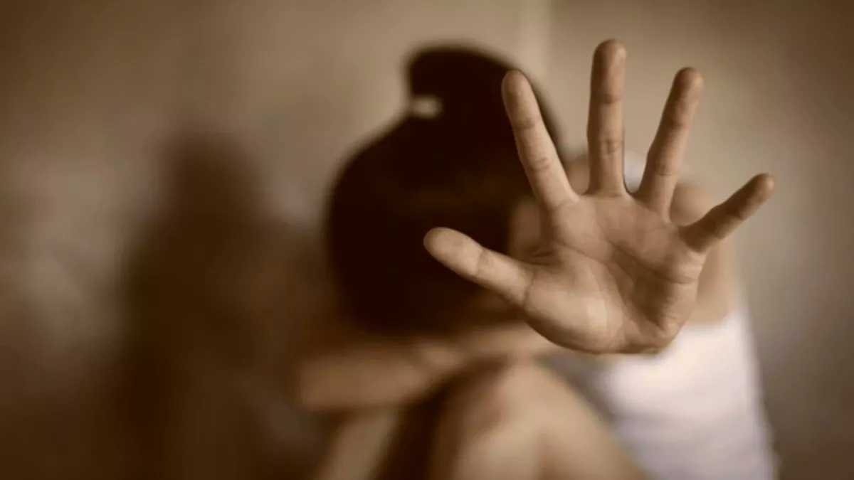 बाप, बेटी और बंद कमरे में गंदा कामः पिता ने 10 साल की  मासूम से बनाया हवस का शिकार, दहला देगी दरिंदगी की वारदात