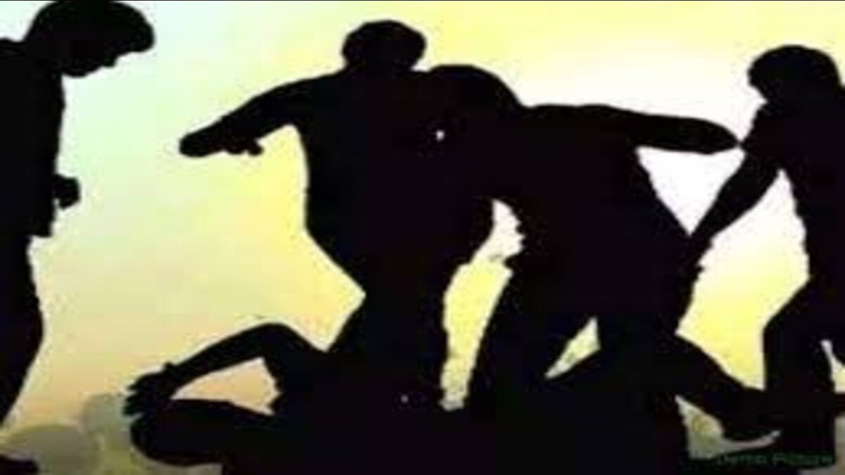 प्रतिबंधित डीजे के विरोध पर हिंसा : गणेश विसर्जन में डीजे मना करने पर महिला उप सरपंच के परिवार पर हमला, आरोपियों ने घर की बिजली काटी और लाठी-डंडों से कर दी पिटाई, कई सदस्य घायल