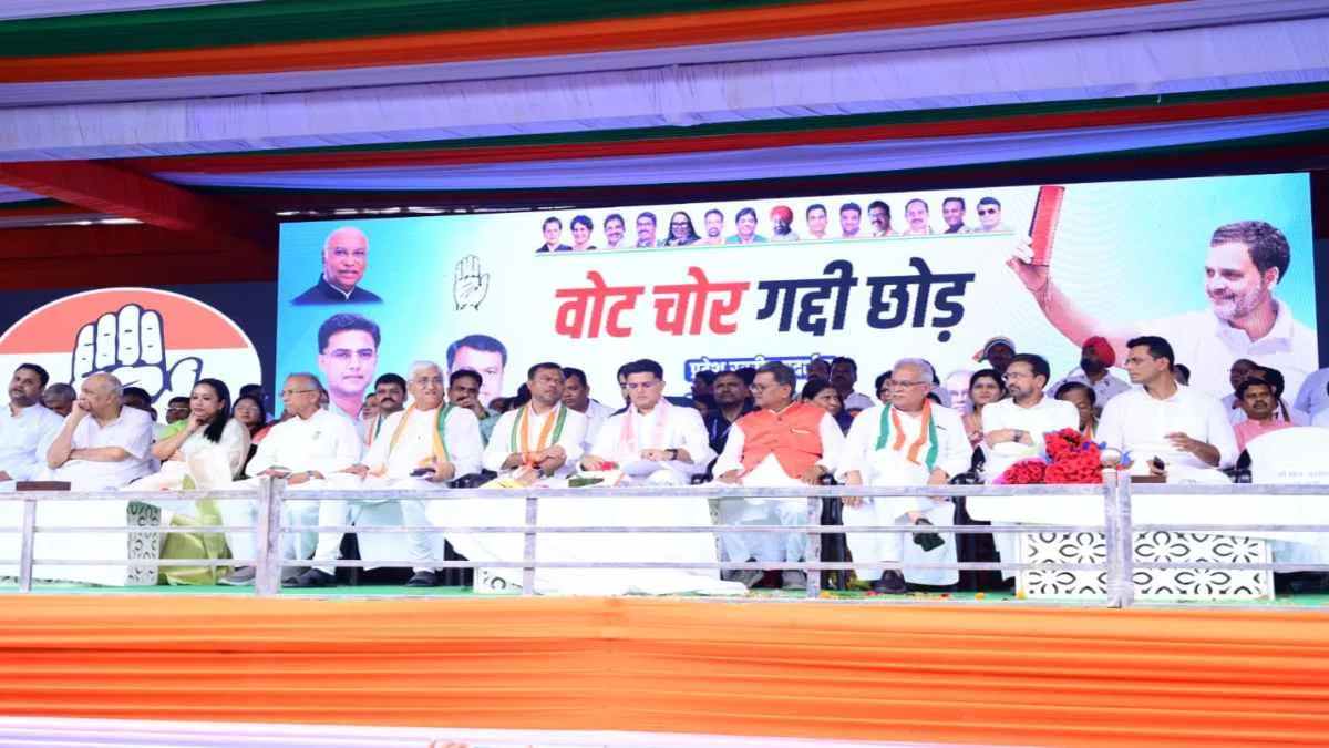 भूपेश बघेल ने इशारों-इशारों में टीएस सिंहदेव पर कसा तंज, कहा – अब मत बोलना कि हमारी सरकार ने काम नहीं किया… इधर डहरिया ने चमचे वाले बयान पर महंत को घेरा