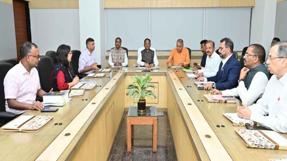 छत्तीसगढ़ में तीन सालों में बाघों की संख्या 17 से बढ़कर हुई 35, राज्य वन्यजीव कल्याण बोर्ड की 15वीं बैठक में सीएम साय बोले – वन्य प्राणियों का संरक्षण और संवर्धन हमारी प्राथमिकता