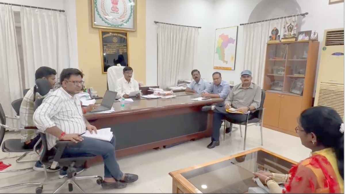 युक्तियुक्तकरण में गड़बड़ी की जांच के लिए शिक्षकों के आवेदनों पर हुई सुनवाई, कमेटी ने बलौदाबाजार के सभी आवेदन किए खारिज, धमतरी के 22 टीचरों की शिकायत सही मिली, मामले की होगी जांच