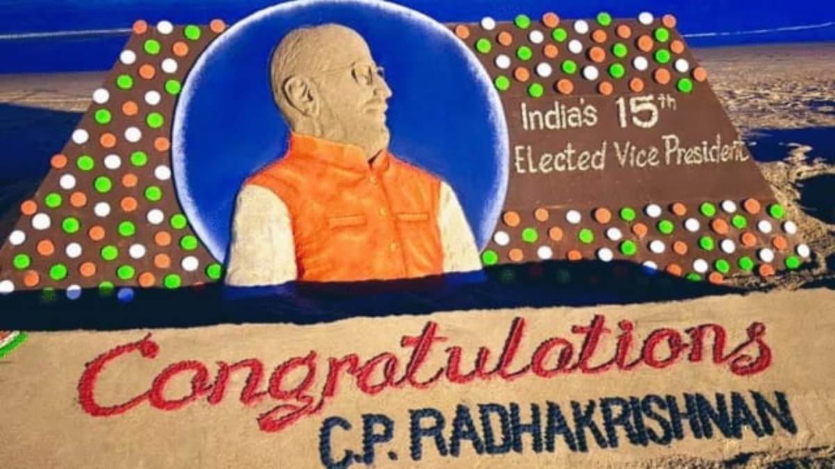 सुदर्शन पटनायक ने रेत पर बनाई उपराष्ट्रपति सीपी राधाकृष्णन की फोटो, दी बधाई …