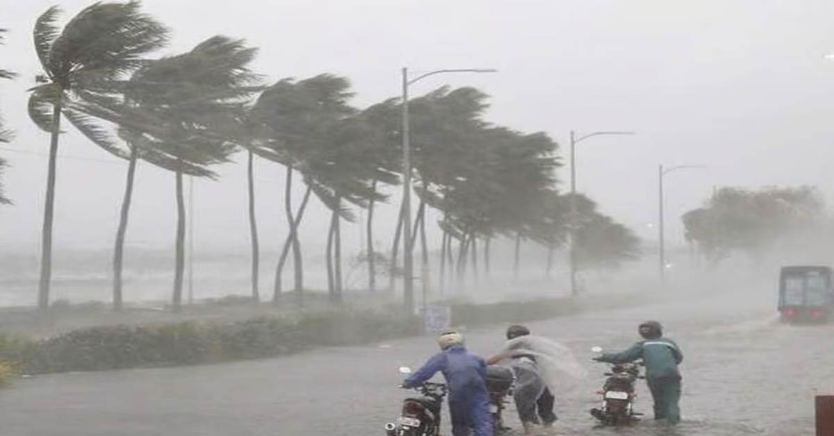 UP वालों सावधान! मौसम बिगड़ने वाला है…कई जिलों में भारी बारिश का अलर्ट जारी, जानिए किन-किन जगहों पर बरसेंगे बदरा