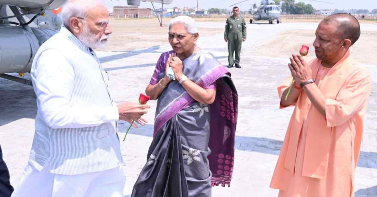 वाराणसी पहुंचे पीएम मोदी मोदी: राज्यपाल आनंदी बेन और CM योगी ने किया स्वागत, मॉरीशस के प्रधानमंत्री के साथ करेंगे बैठक