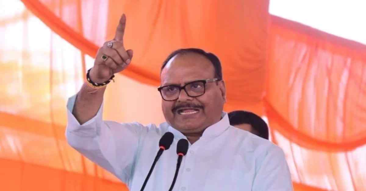 ‘दवाओं की कोई कमी नहीं…’, डिप्टी सीएम ब्रजेश पाठक ने जिला अस्पताल का किया निरीक्षण, कहा- बाहर की दवाएं लिखने वाले डॉक्टरों पर होगी कार्रवाई
