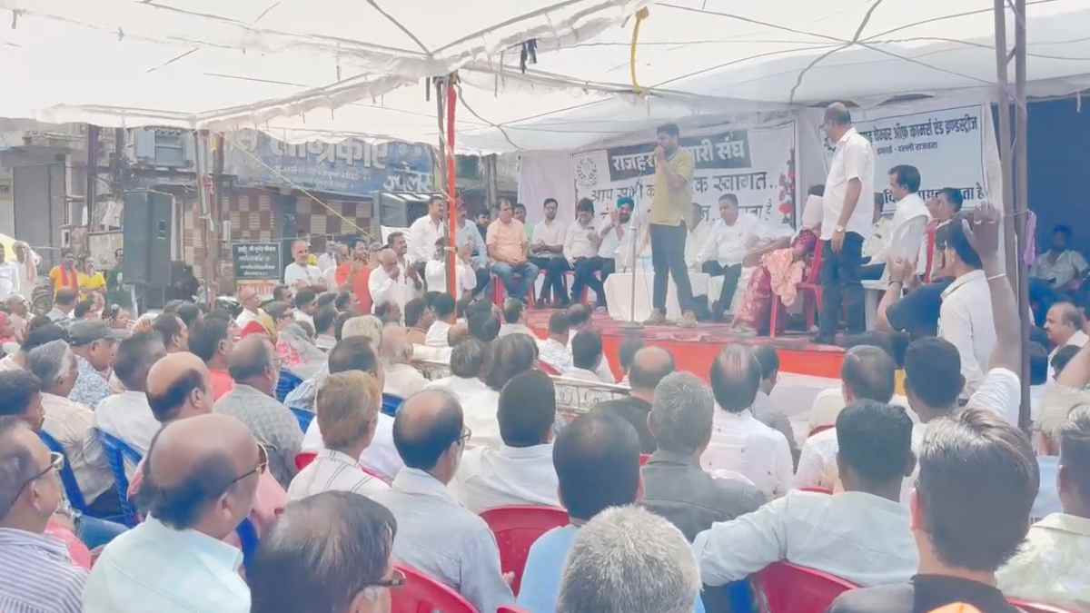 भाजपा पार्षद की गिरफ्तारी के विरोध में व्यापारियों का प्रदर्शन, चैंबर के प्रदेश अध्यक्ष सतीश ने निशर्त रिहाई नहीं होने पर छत्तीसगढ़ बंद की दी चेतावनी