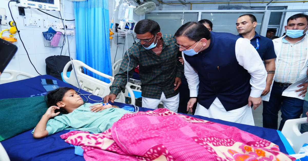दून मेडिकल कॉलेज चिकित्सालय पहुंचे सीएम धामी, औचक निरीक्षण कर मरीजों से ली व्यवस्थाओं की जानकारी