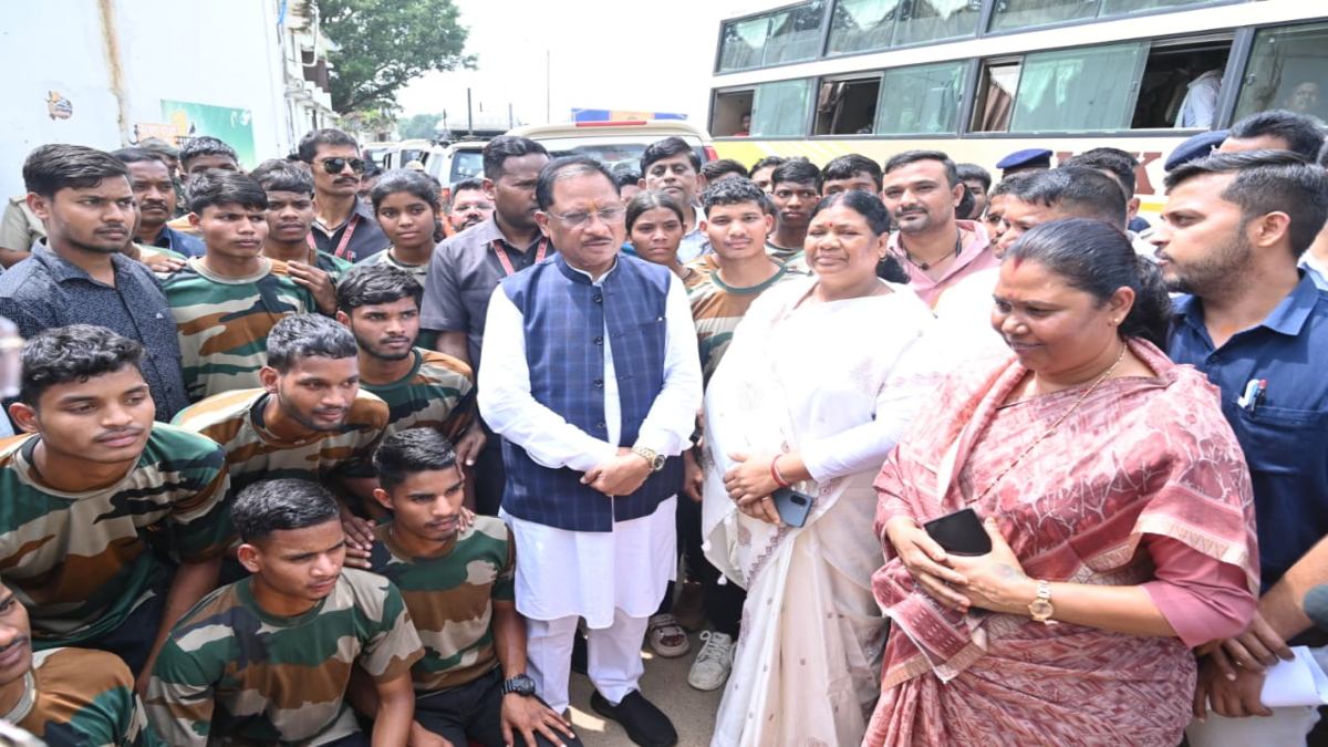 मुख्यमंत्री साय से अग्निवीरों ने की सौजन्य मुलाकात, कहा- प्रदेश के युवाओं के लिए प्रेरणा बनेगी आपकी सफलता