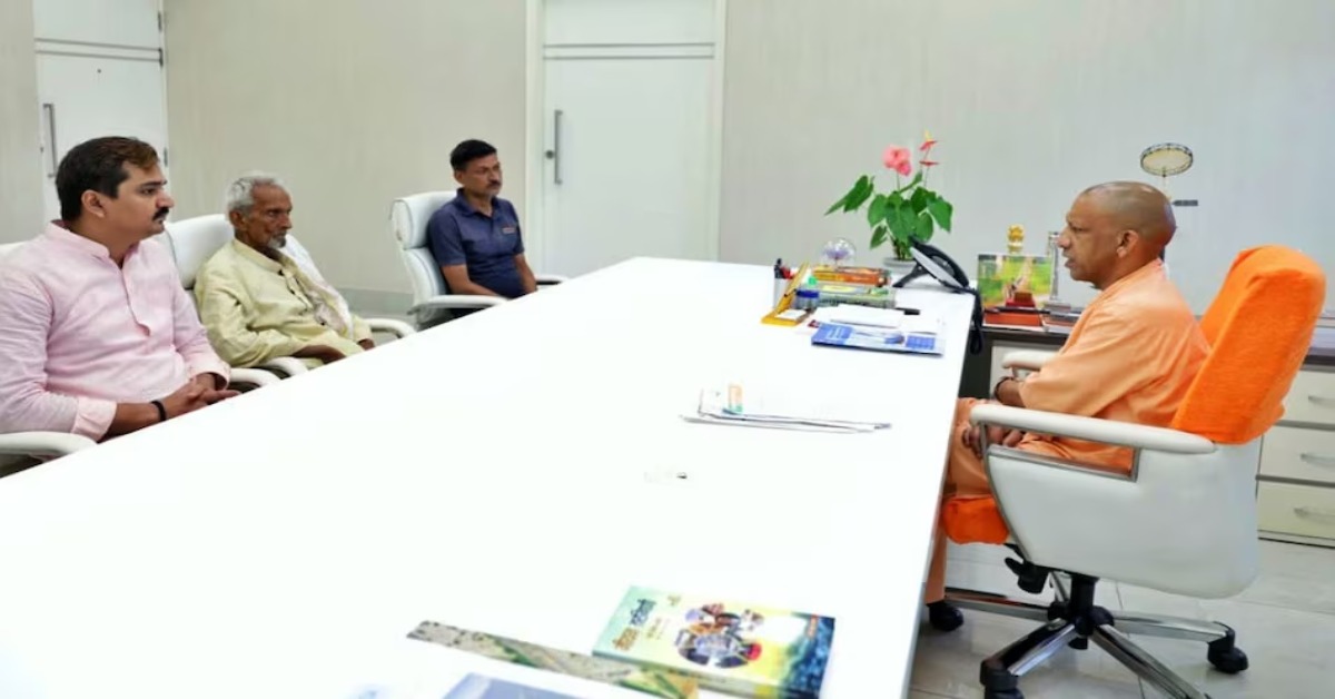 गाजीपुर लाठीचार्ज : सियाराम के परिजन से मिले सीएम योगी, कार्रवाई का दिया आश्वासन, SIT की रिपोर्ट का इंतजार