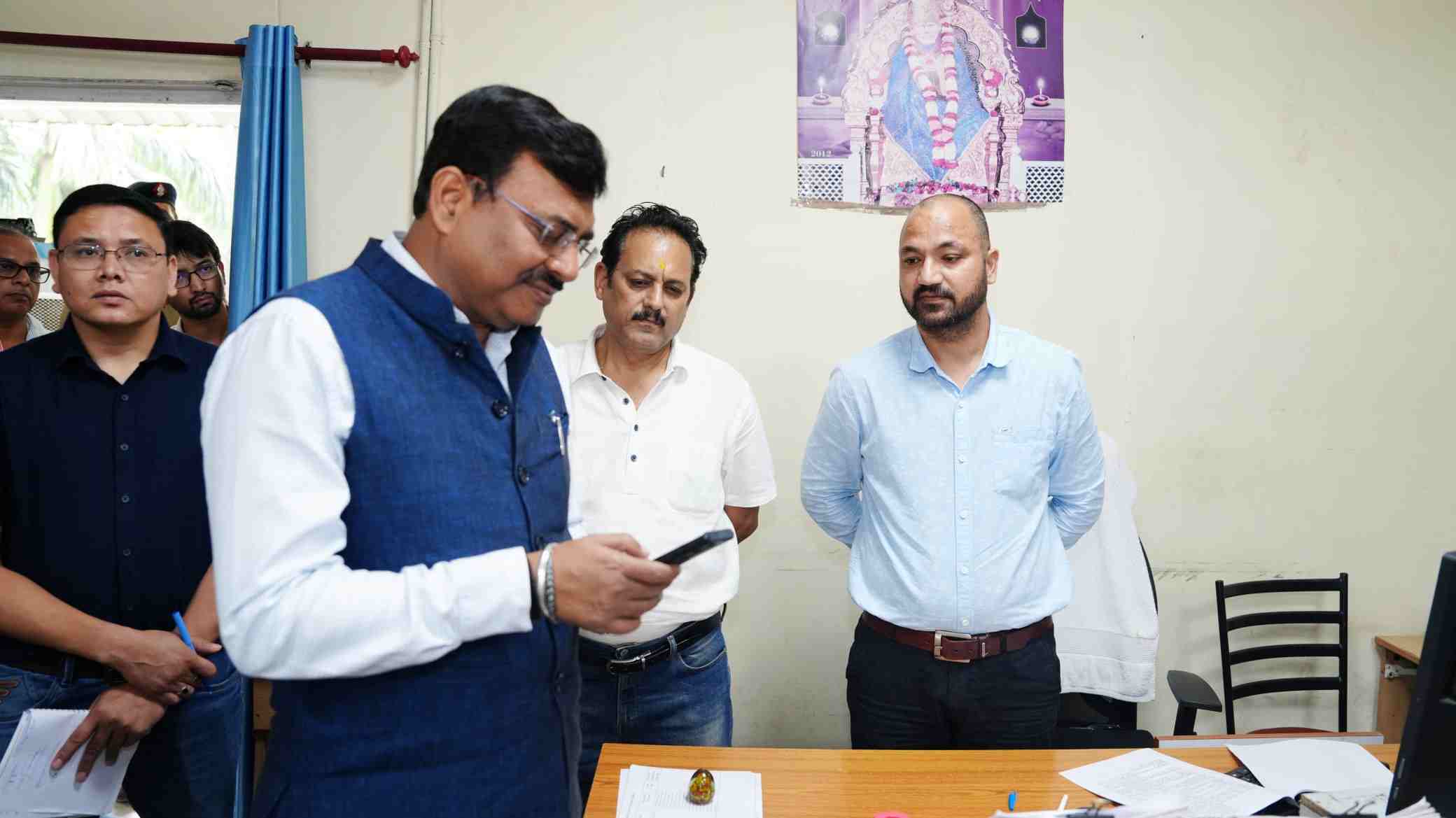 ‘पुरानी फाइलों से पटे पड़े अनुभागों में…’, मुख्य सचिव ने सचिवालय परिसर की व्यवस्थाओं का लिया जायजा, अधिकारियों को दिए कड़े निर्देश