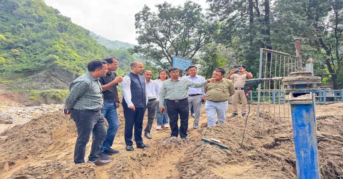 आपदा प्रभावित क्षेत्रो में शुरू होगी अस्थाई जलापूर्ति, विभागीय सचिव ने मौके का निरीक्षण कर दिए निर्देश