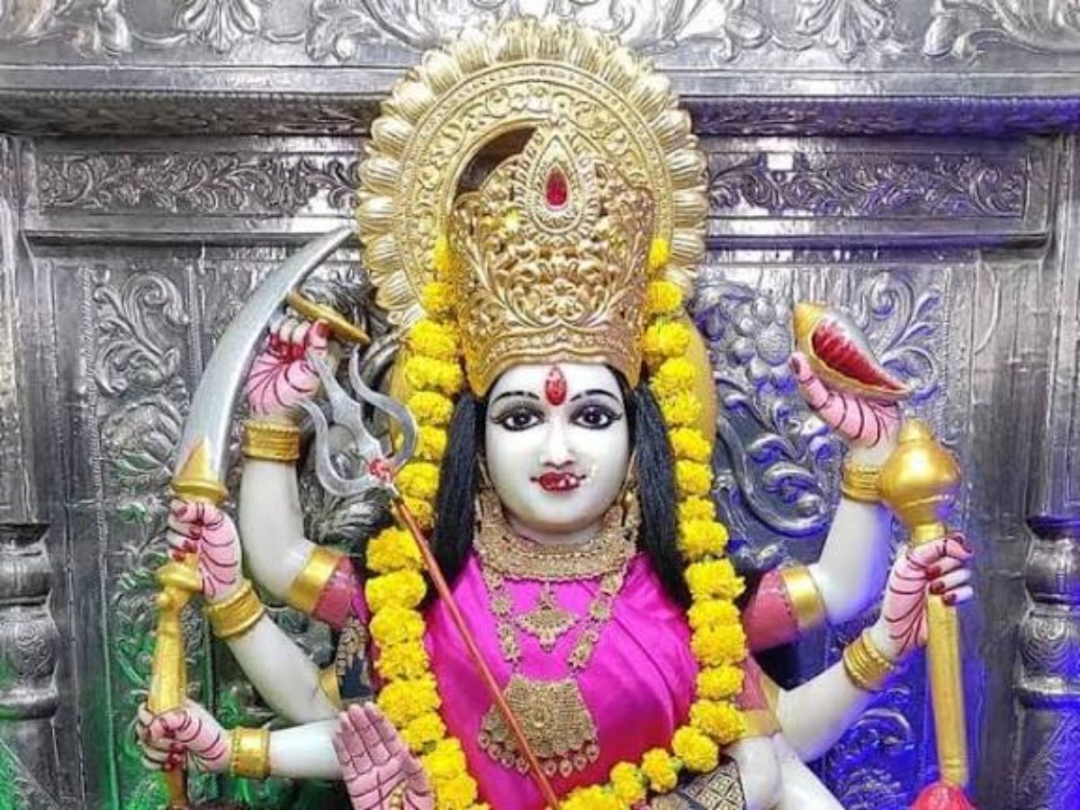 Navratri 2025: नवरात्रि के अवसर पर यदि आप आस्था और पर्यटन का संगम देखना चाहते हैं, तो इन मंदिरों की यात्रा का बनाएं प्लान…
