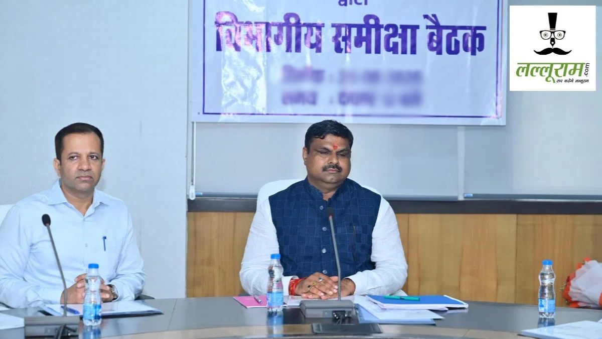एक्शन मोड में शिक्षा मंत्री गजेंद्र यादव, आदेश की अनदेखी पर अधिकारियों को लगाई फटकार, DEO-BEO ऑफिस में सालों से जमे बाबुओं को तुरंत हटाने के निर्देश