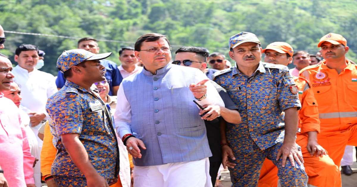 आपदा प्रभावित नंदानगर क्षेत्र पहुंचे सीएम धामी, प्रभावितों को सौंपा 5-5 लाख रुपये का चेक