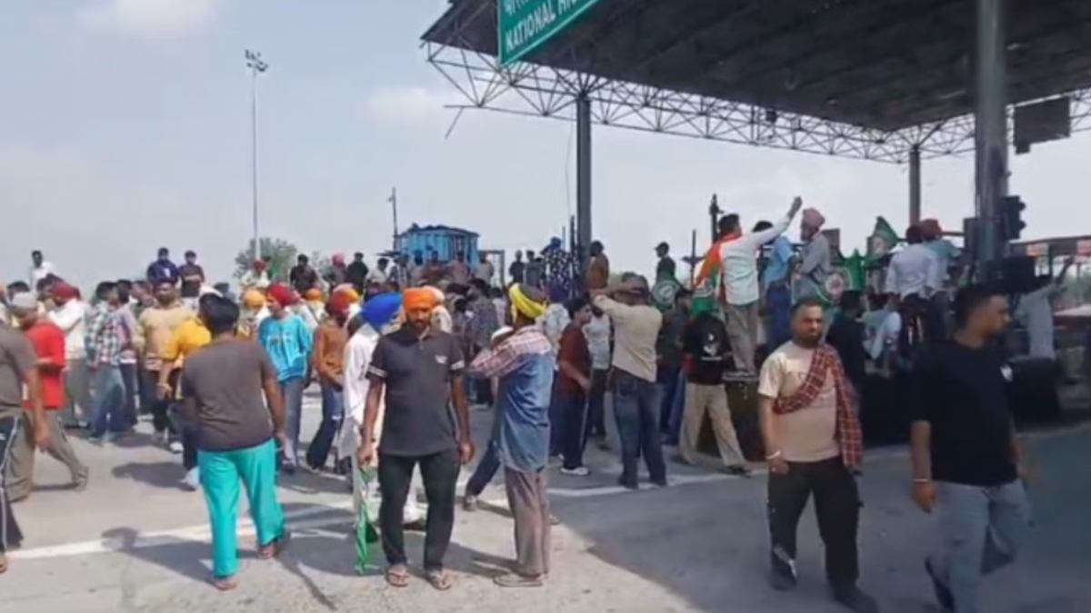 लाडोवाल टोल प्लाजा पर किसानों का हंगामा, एक घंटे तक फ्री हुआ पंजाब का सबसे महंगा टोल