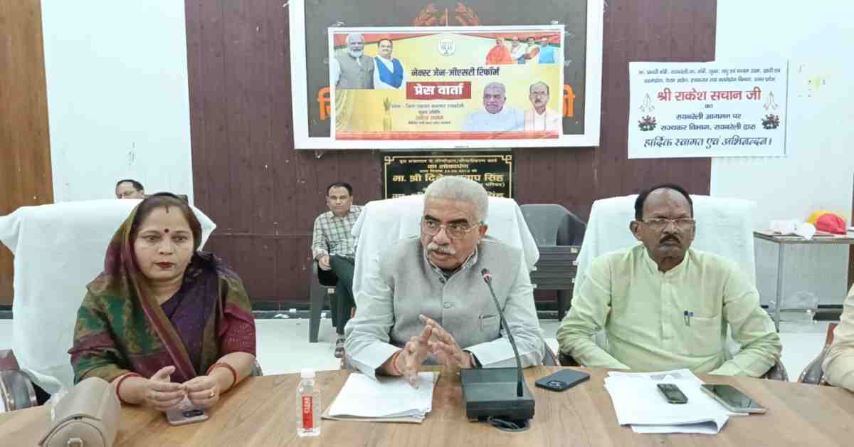 प्रभारी मंत्री राकेश सचान के रियलिटी चेक में फेल हुए अधिकारी: प्रेस कॉन्फ्रेंस में नहीं उठाया सीयूजी फोन, मंत्री हुए नाराज
