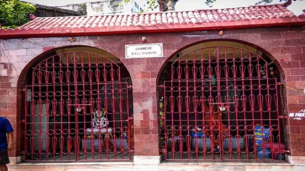 Navratri 2025 : देश के इस मंदिर में माता को लगाया जाता है नूडल्स और मोमोज का भोग, यहां आते ही चाइनीज बच्चे की तबियत हो गई थी ठीक …