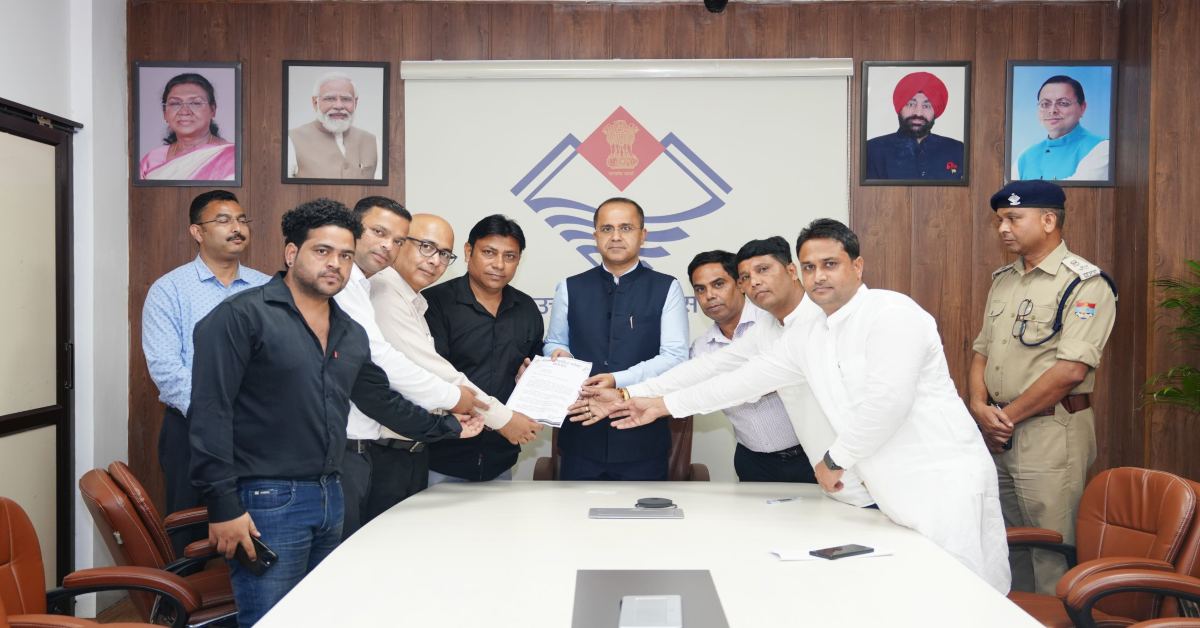 परीक्षा में कोई गड़बड़ नहीं हुई है..! सवालों के घेरे में UKSSSC को छात्रसंघ का समर्थन, सीएम के नाम सौंपा ज्ञापन, एग्जाम निरस्त ना करने का किया आग्रह