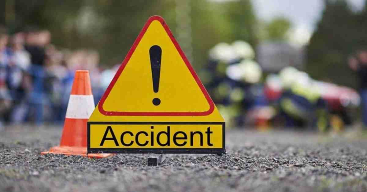 नजर हटी दुर्घटना घटी: दूसरी गाड़ी को बचाने के चक्कर में कार खाई में गिरी, हादसे में पति-पत्नी…