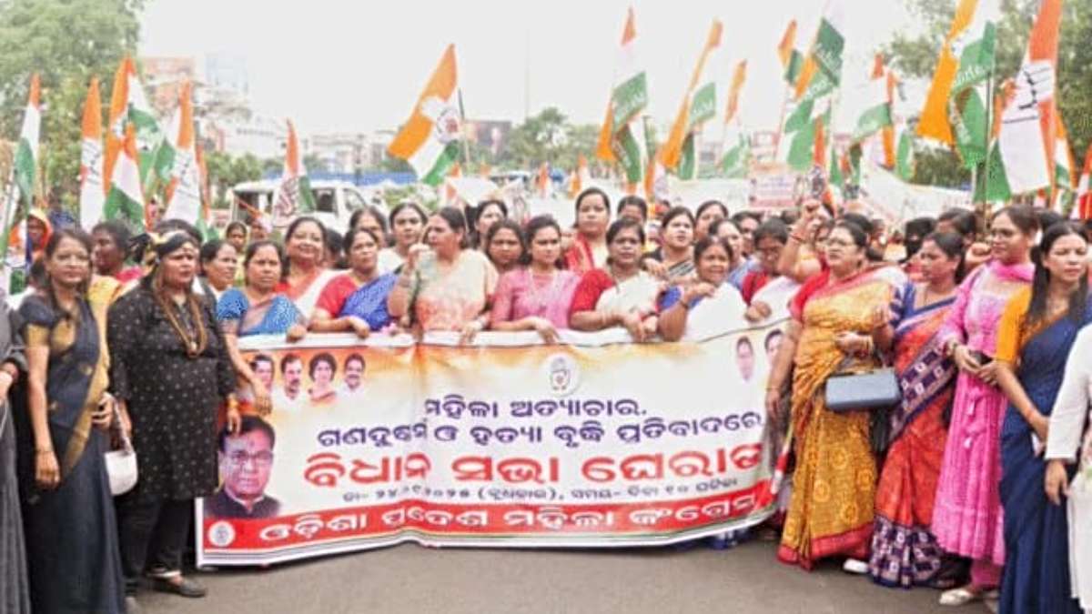 महिला सुरक्षा को लेकर गरमाई सियासत: कांग्रेस महिला विंग का जोरदार प्रदर्शन, विधानसभा घेराव की कोशिश