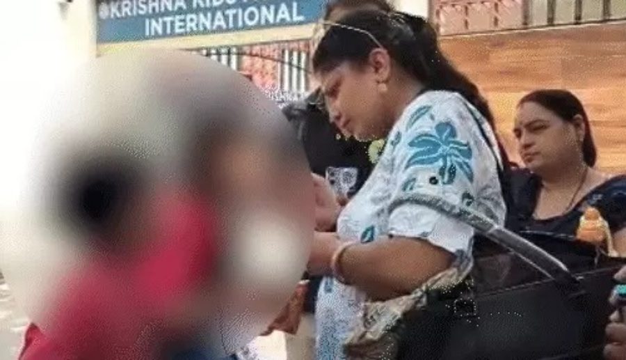 छत्तीसगढ़ : 6 साल की बच्ची को टीचर ने अगरबत्ती से जलाया, परिजनों के आरोप के बाद प्रबंधन ने नौकरी से निकाला, जांच में जुटा बाल विकास विभाग