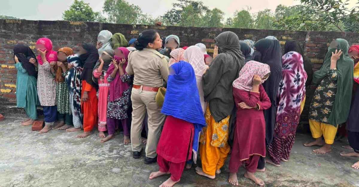 मदरसे के टॉयलेट में बंद थी 40 नाबालिग लड़कियां, दरवाजा खुला तो उड़ गए जांच टीम के होश, SDM ने कैद से छुड़ाया