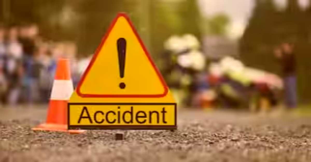 नींद ने सुला दी मौत की नींदः तेज रफ्तार डंपर ने ऑटो को मारी ठोकर, 2 की उखड़ी सांसें, 6 घायल