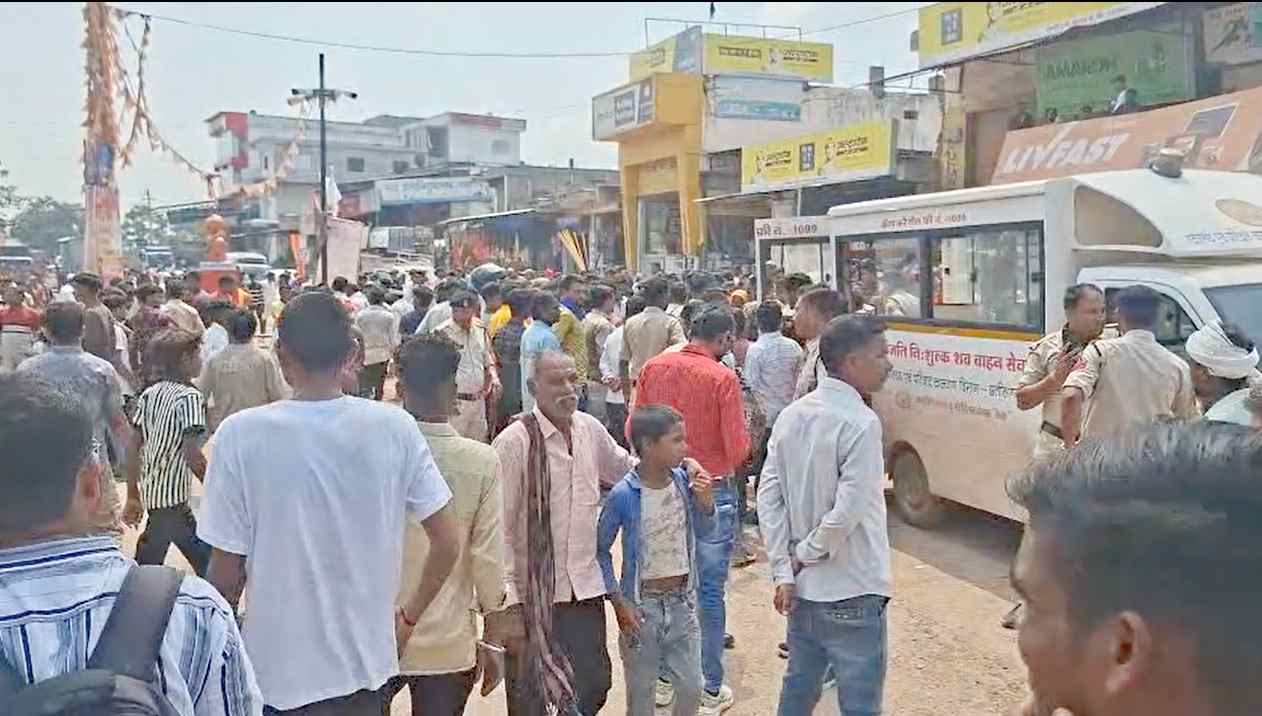 युवक के शव को लेकर सतनामी समाज ने किया चक्काजाम, मृतक के परिजन को मुआवजा, नौकरी और आरोपी को फांसी देने की कर रहे मांग