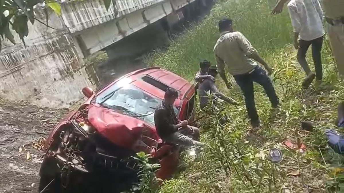 नेशनल हाईवे पर हादसा : तेज रफ्तार कार डिवाइडर से टकराकर पुल से नीचे गिरी, 3 की हालत गंभीर, 5 लोग थे सवार