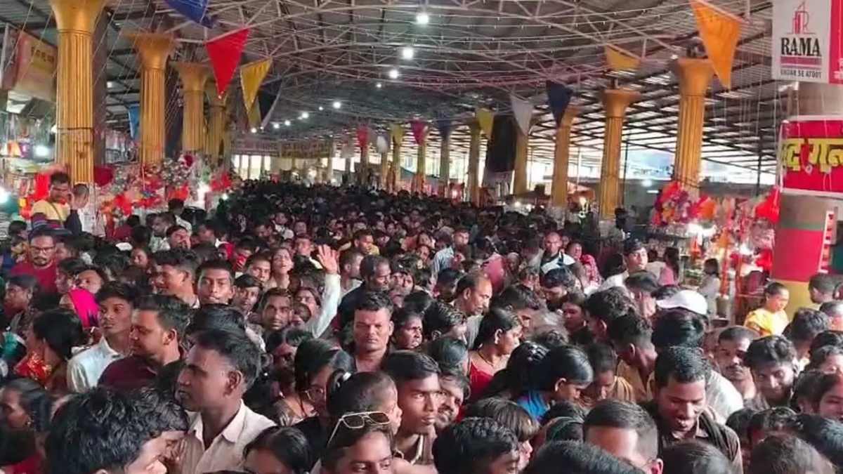 महामाया मंदिर में चाकूबाजी से मचा हड़कंप, दो युवक की हालत गंभीर