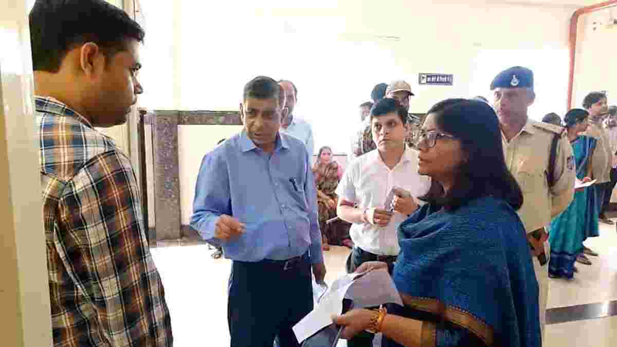 आउटसोर्स स्वास्थ्य कर्मचारियों का मामला: कलेक्टर ने सिविल सर्जन और प्रबंधक का वेतन रोकने के दिए निर्देश, एजेंसी को भी नोटिस जारी