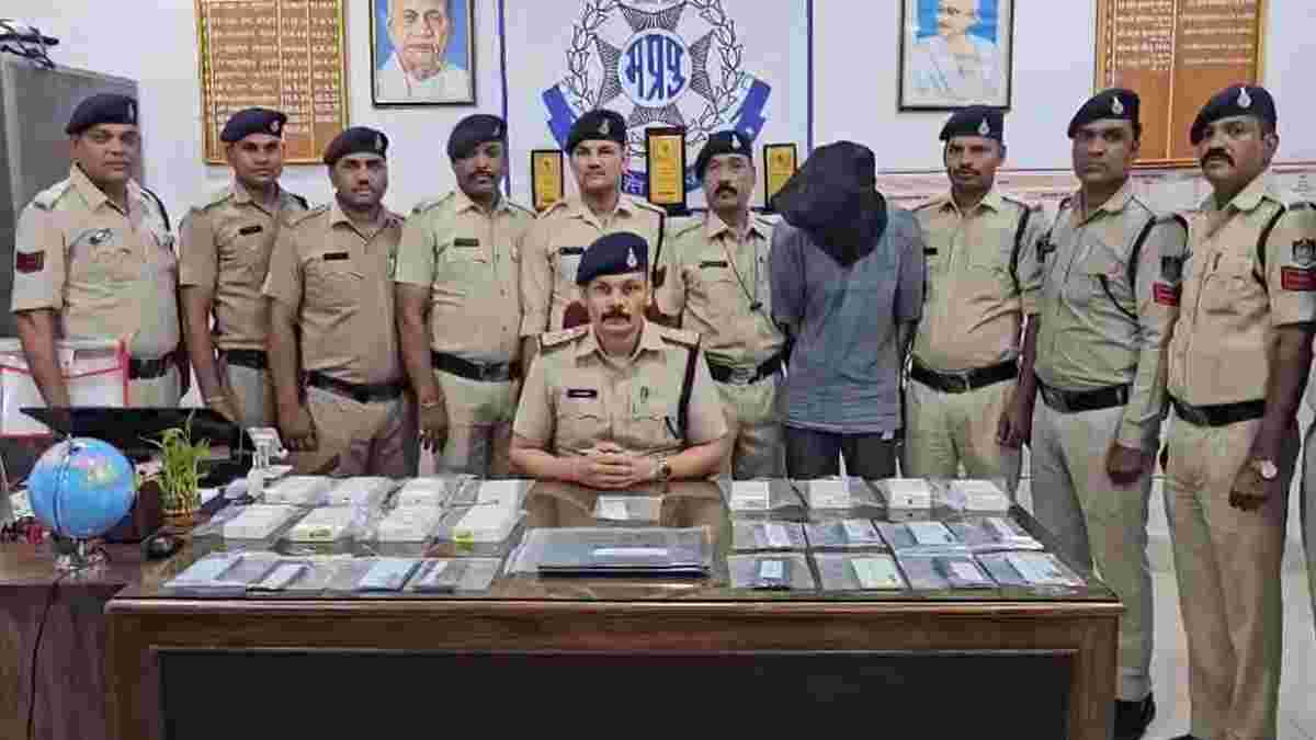 ट्रेन यात्री सावधान: यात्रियों को निशाने बनाने वाले शातिर चोर चढ़ा GRP के हत्थे, सिम निकाल चोरी के मोबाइल में रकम करता था ट्रांसफर