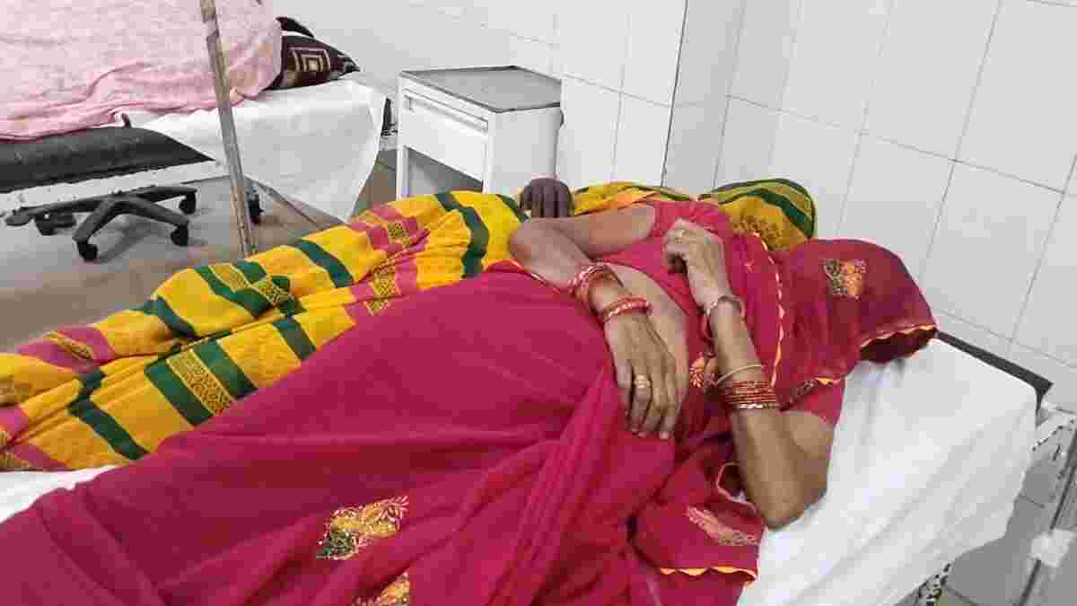 ऐसा पड़ोसी किसी को ना मिलेः प्रसाद में बेहोशी की दवा मिलाकर लाखों की चोरी, पूरा परिवार अस्पताल में भर्ती