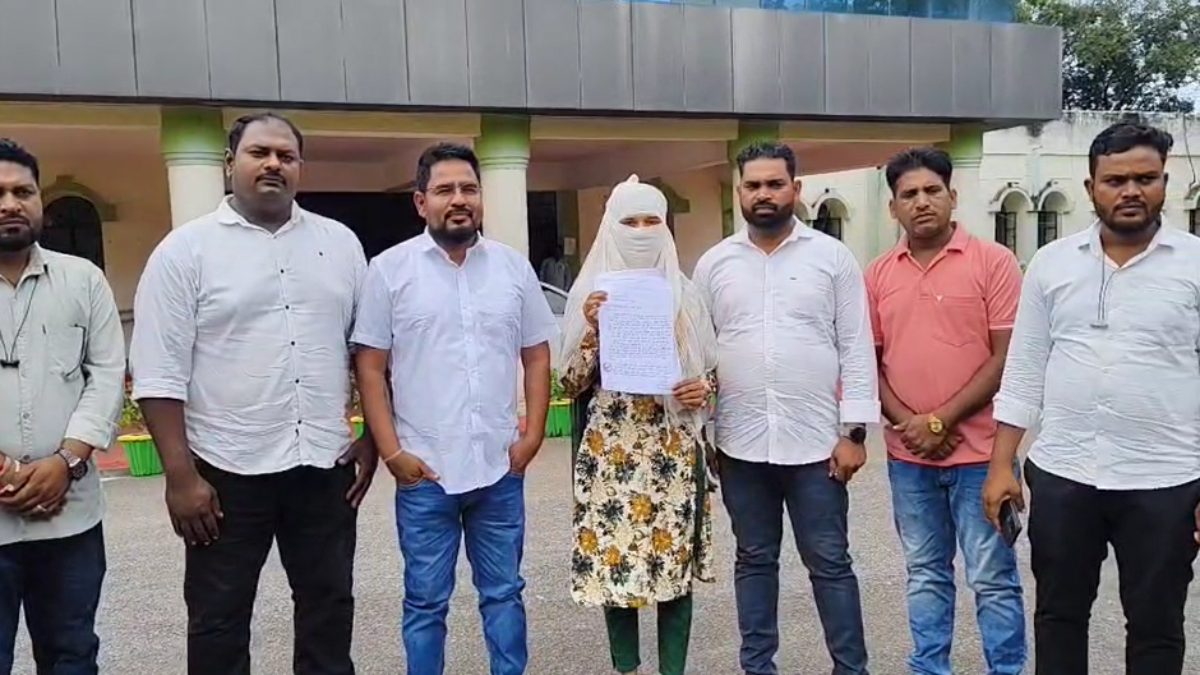 CG Crime News : पुलिस आरक्षक पर युवती ने शादी का झांसा देकर दुष्कर्म का लगाया आरोप, कार्रवाई न होने पर आत्मदाह की दी चेतावनी