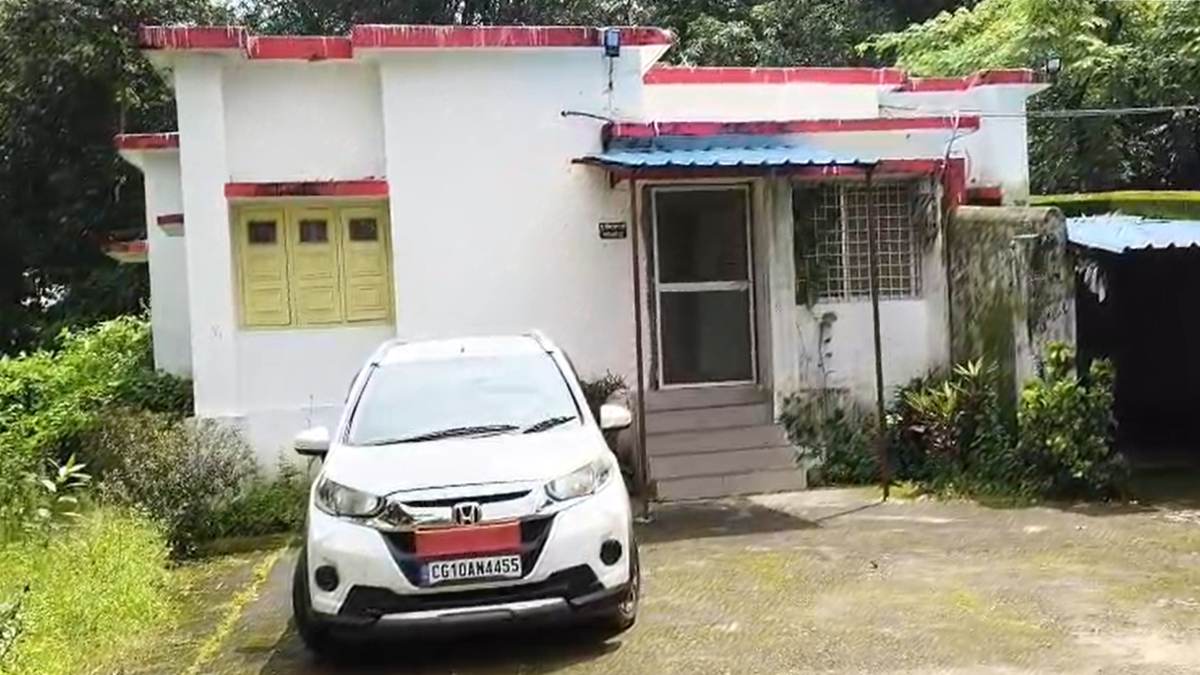 CG CRIME NEWS: न्यायाधीश के बंगले में दिनदहाड़े चोरी, चांदी के सामान समेत CCTV उखाड़ ले गए चोर…