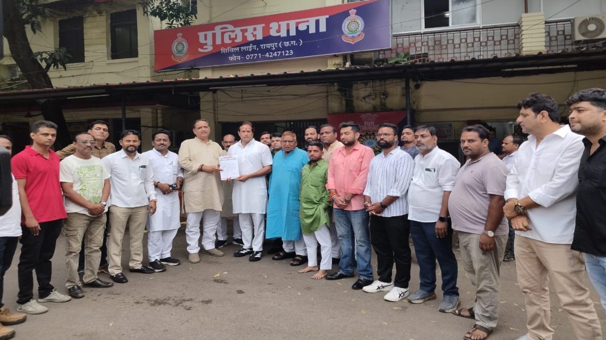 BJP प्रवक्ता ने राहुल गांधी को गोली मारने की दी धमकी, एफआईआर दर्ज कराने सिविल लाइन थाना पहुंचे कांग्रेसी, भूपेश बघेल ने कहा- ‘गांधी’ बनने में एक उम्र लग जाती है, ‘गोडसे’ होना तो एक पल की कायरता है…