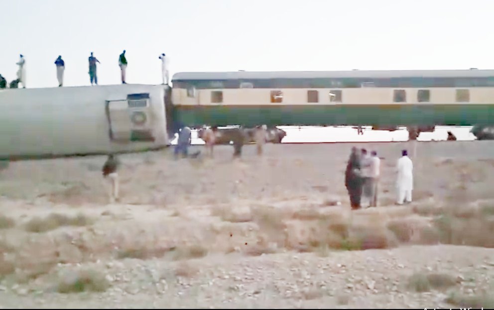 BREAKING : बलूचिस्तान में जाफर एक्सप्रेस पर फिर हमला, ट्रैक पर IED ब्लास्ट कर डिरेल की गई ट्रेन ; अफरा-तफरी