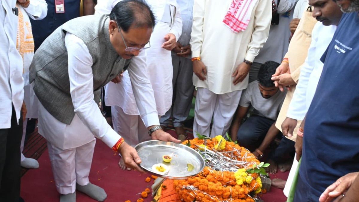 मुख्यमंत्री साय ने पूर्व प्रांत प्रचारक शांताराम को दी श्रद्धांजलि, पार्थिव शरीर पर पुष्पचक्र अर्पित कर किया नमन…