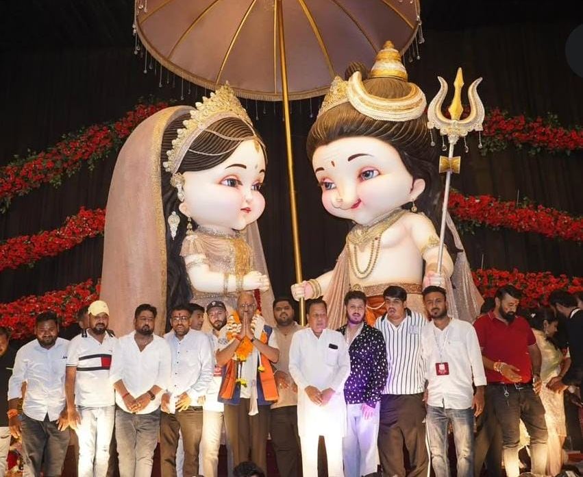 Raipur News: लाखे नगर चौक में फिर खुला पलक झपकाने वाले बप्पा का पंडाल, अश्लील गाने चलाने पर कराया गया था बंद…
