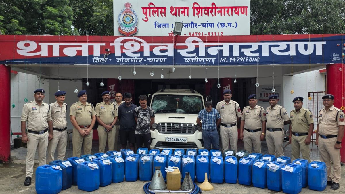फिल्मी स्टाइल में पुलिस ने ट्रकों से डीजल चोरी करने वालों को घेराबंदी कर दबोचा, भागने के फिराक में चोरों ने पुलिसकर्मियों को की कुचलने की कोशिश… 3 गिरफ्तार