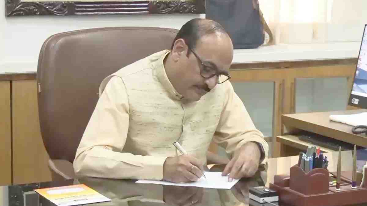 छत्तीसगढ़ के नए मुख्य सचिव विकासशील की स्पष्ट चेतावनी, कहा – सभी अफसर नियम के दायरे में रहकर करें काम, जो सिस्टम से काम करेगा उसे नहीं होगी कोई दिक्कत