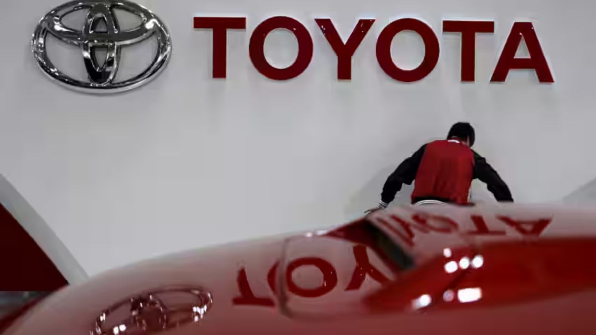 Toyota की गाड़ियां हुईं 2.70 लाख तक सस्ती, GST 2.0 से ग्राहकों को बड़ा फायदा, जानें नई कीमतें